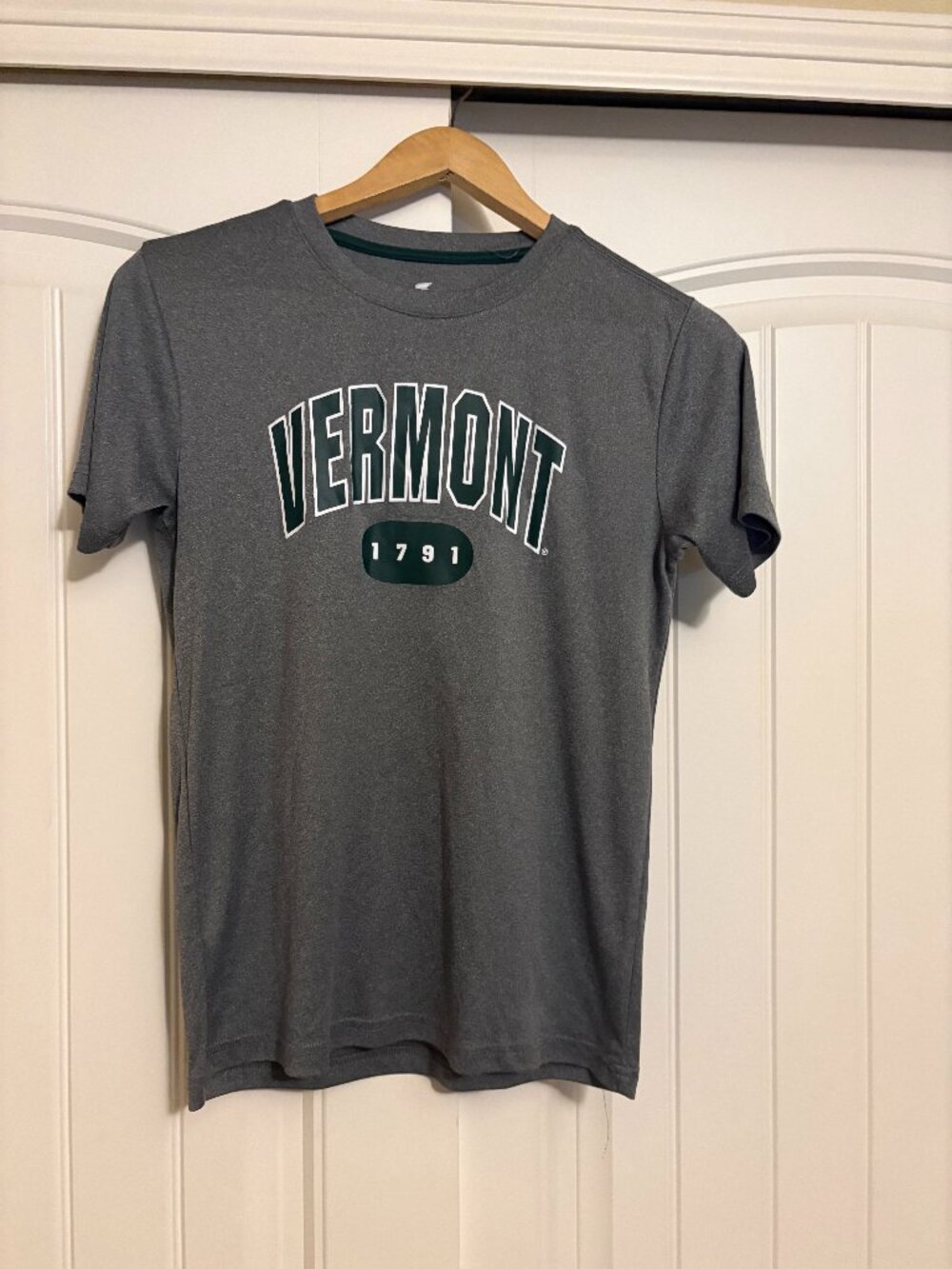 University of Vermont Catamounts T Shirt Youth Large 16-18 Gray Colosseum Crew